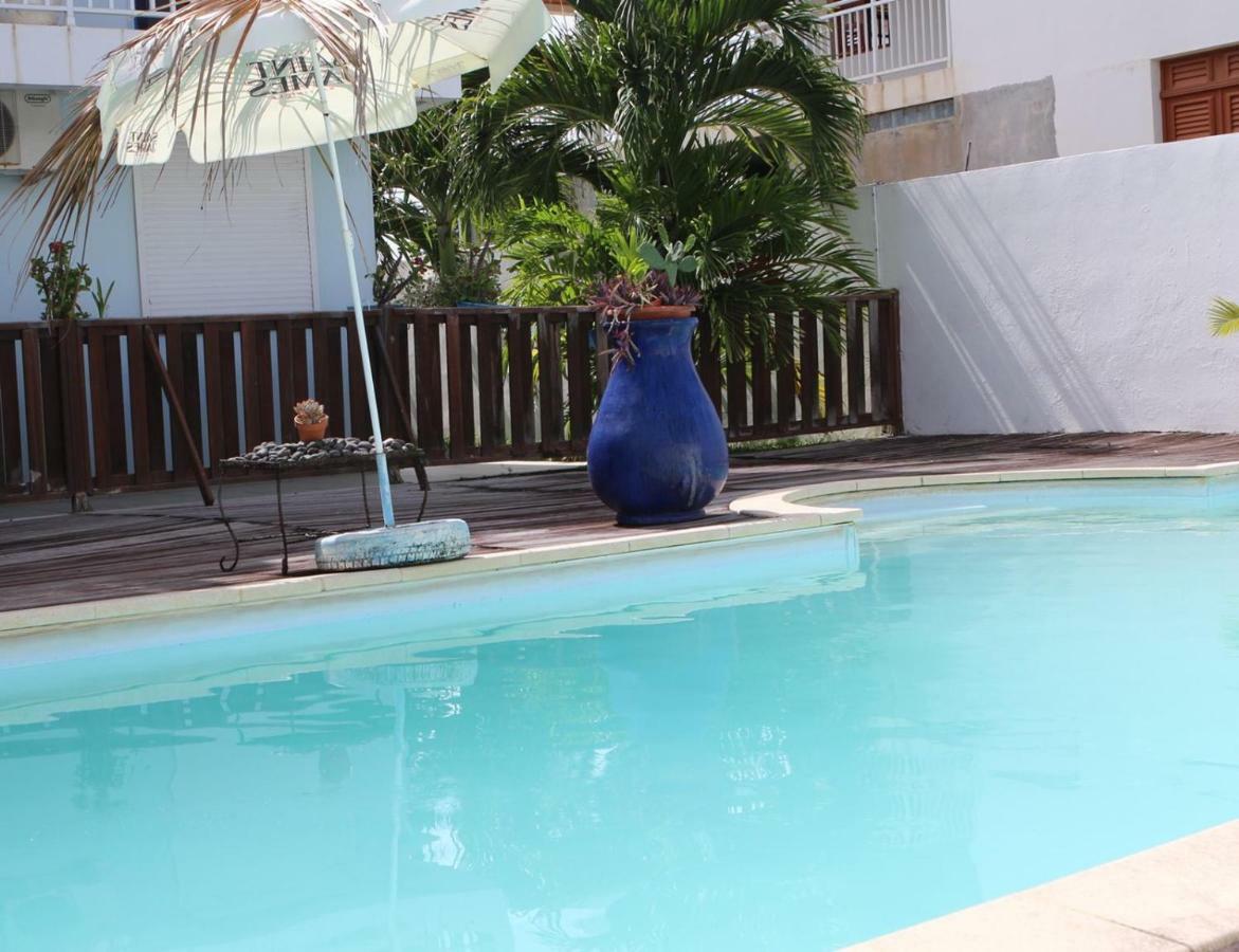 Bed & Breakfast 6 Suites Piscine Et Plage Pointe Faula 르 보클린 외부 사진