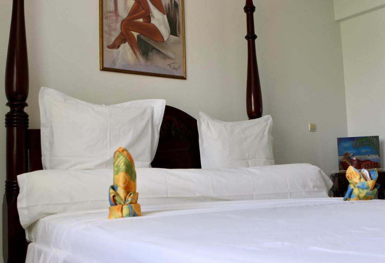 Bed & Breakfast 6 Suites Piscine Et Plage Pointe Faula 르 보클린 외부 사진